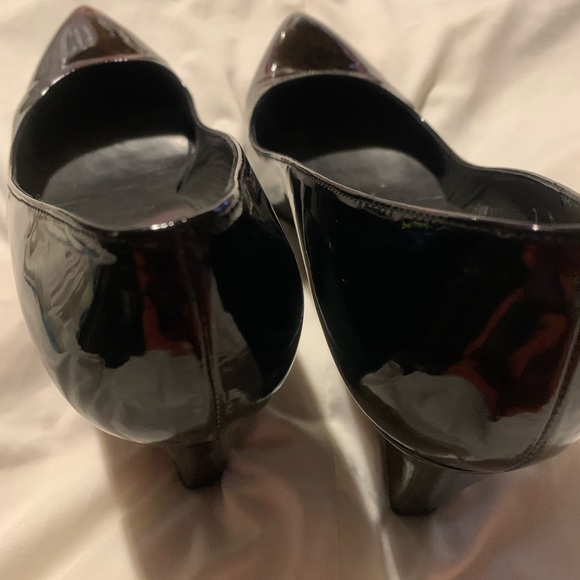 Stuart Weitzman patent shoes - Picture 1 of 8